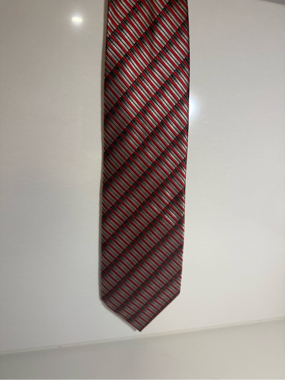 Valentino Red and Black Diagonal Stripe Silk Tie - Picture 3 of 5